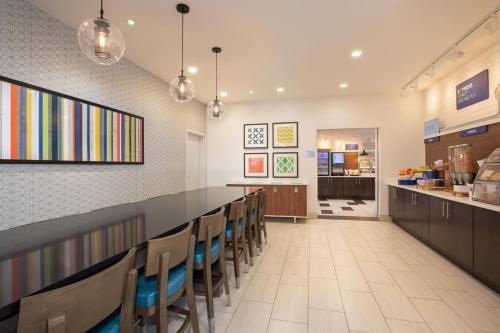 Holiday Inn Express Monterey - Cannery Row an IHG Hotel - main image