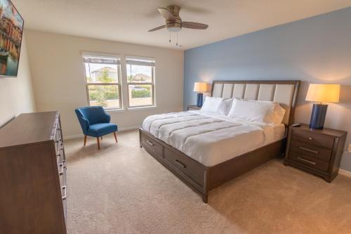 Dream Vacation Home 5 bed 4.5 bath with private pool!