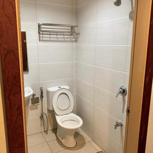 Bathroom, New Grand Hotel in Keningau