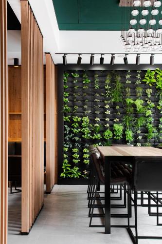 Kert, Hotel Verge Launceston near Aurora Stadion