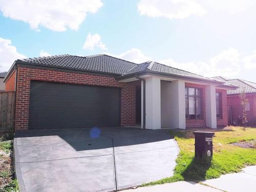 5 Bed 2 Bath big house