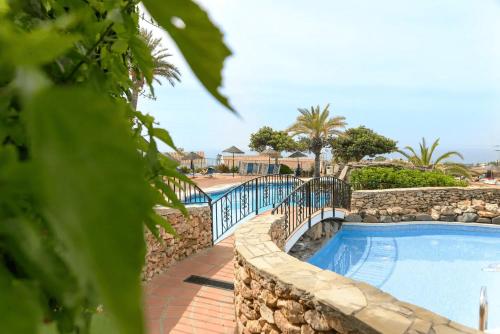 Right by the pool area in Capistrano Village, Nerja (foto 10)