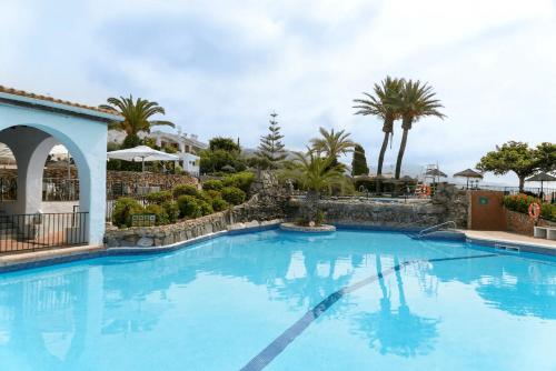 Right by the pool area in Capistrano Village, Nerja (foto 6)