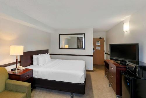 Quality Inn and Suites Montreal East