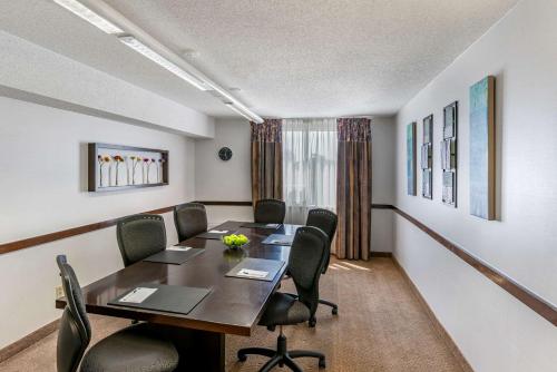 Quality Inn and Suites Montreal East