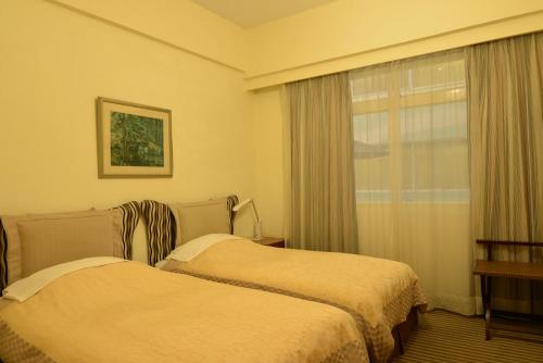 2 twin beds