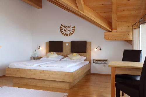 1 queen bed