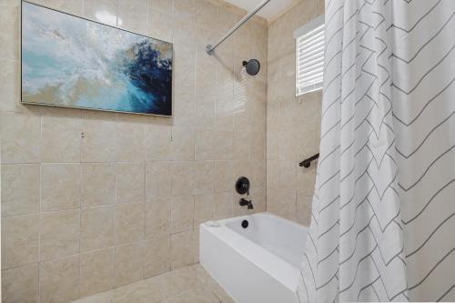 Spacious Newly Furnished 5BR 4 Bath Home with Hot Tub
