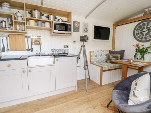 Betws View, Shepherd Hut in Capel Garmon