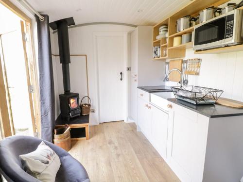 Betws View, Shepherd Hut in Capel Garmon