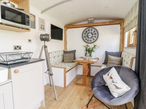 Betws View, Shepherd Hut in Capel Garmon