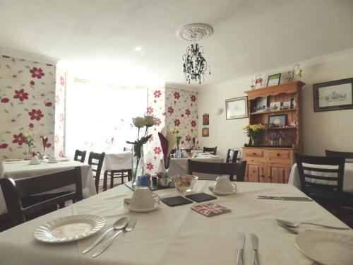 Maison Dieu Guest House