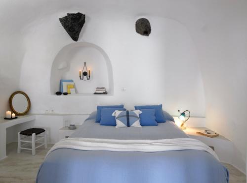 Altana Heritage Suites Room Type - Superior Cave House Suite with Caldera View