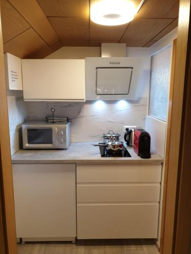 Sonnige ruhige Dachzimmer inkl WIFI plus Kaffee mit WG Dusche und neuer Kuche - Kandern