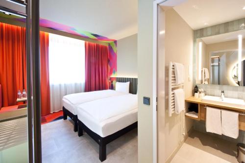 2 twin beds