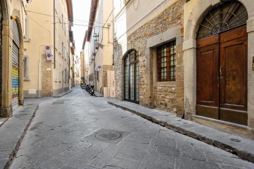 GuestHost - Palazzo Pitti Apartment with Terrace - image 2
