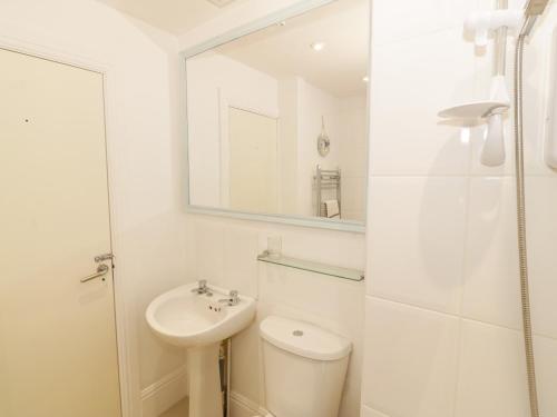 Ketch Cottage - image 7