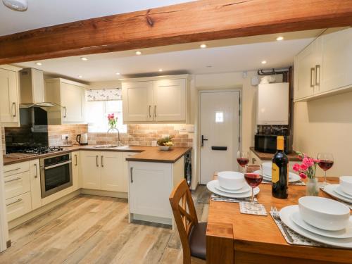 Mirk Cottage - image 3