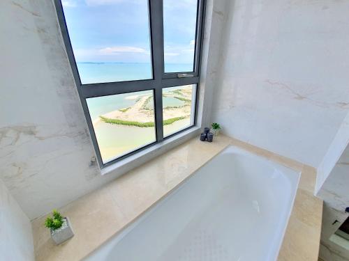 SilverScape Seaview Residences by BeeStay