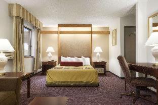 Super 8 By Wyndham Milwaukee Airport