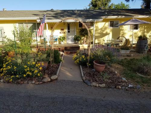 Yosemite Plaisance Bed & Breakfast - 출입구