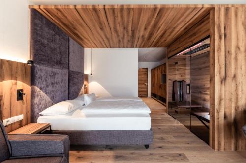 Penthouse Suite with Terrace and Mountain View
