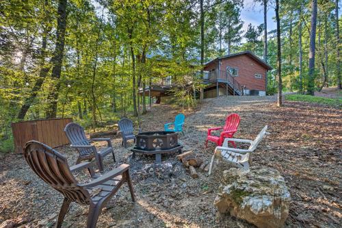 Creekside Broken Bow Cabin with Hot Tub and Fire Pit!