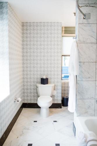 Dunhill Hotel - image 3