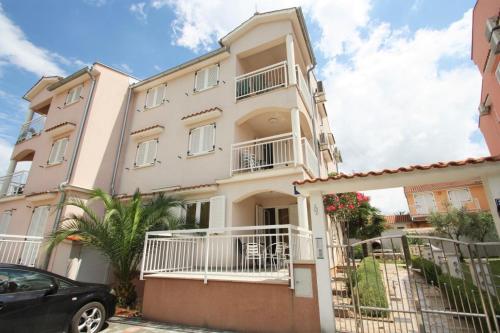  Apartments Kestenova in Kukci