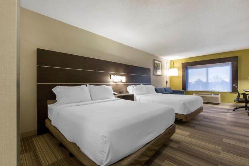 Holiday Inn Express and Suites Chicago West - St Charles, an IHG Hotel