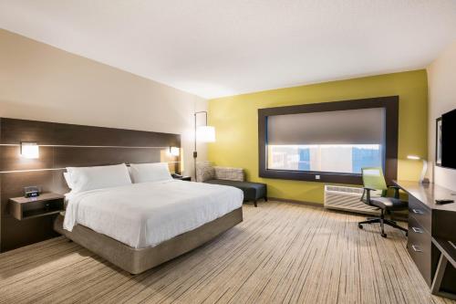 Holiday Inn Express & Suites Jacksonville - Town Center, an IHG Hotel