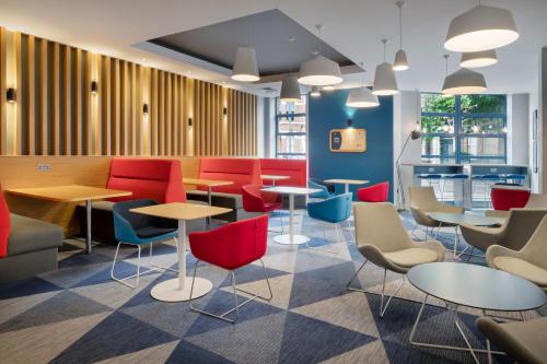 Holiday Inn Express Belfast City an IHG Hotel - image 7