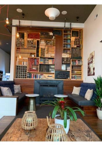 Selina Commodore Astoria - image 2