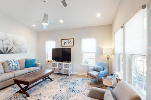 You & Me Family Beach Cottage - image 7