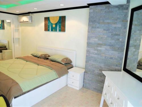 Jomtien beach condominium A2 with stylish European style kitchen ( Jomtien beach condominium A2 with stylish European style kitchen )