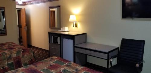 Deluxe Inn Nebraska City - image 4