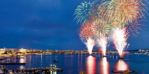 Hotel America - image 9