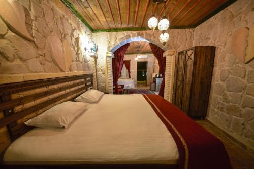 Cappadocia Caves Hotel Room Type - Queen Suite with Spa Bath
