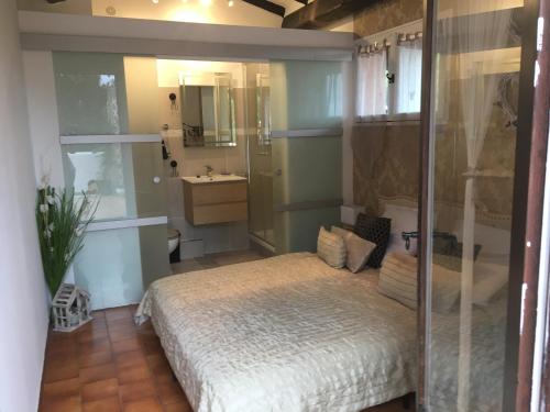 La maison du petit Thomas Room Type - Queen Room with Pool View