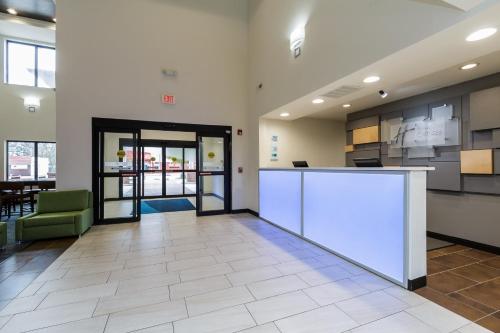 Holiday Inn Express Hotel & Suites South Bend Notre Dame Univ. By IHG - 숙소 외관