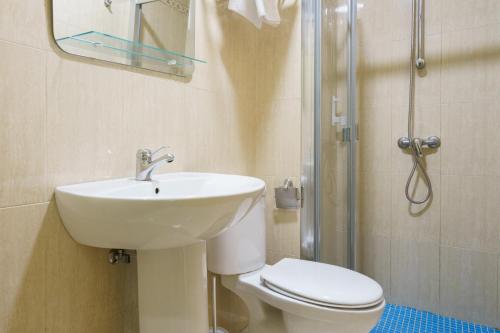 Hostal Frasca by Vivere Stays - image 9