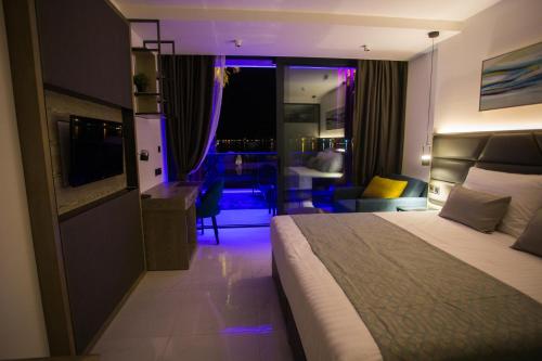 Double Room with Balcony and Sea View