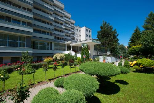 נוף חוץ, Hotel Park in פיישטיאני