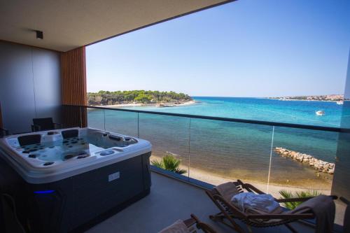 Джакузі, LIBERTY PLAZA in Новаля