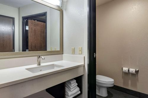 Comfort Inn & Suites Tualatin - Portland South