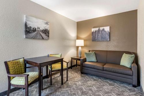 Comfort Inn & Suites Tualatin - Portland South