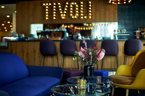270118797 Tivoli Hotel