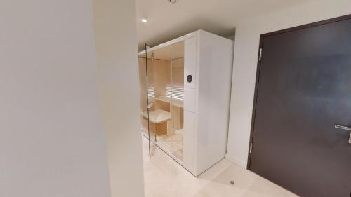 White Pearl Apartment 1.11 - image 5