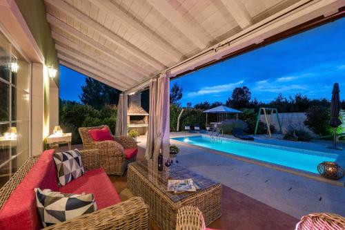 Villa Branca 6+2 in Rakalj