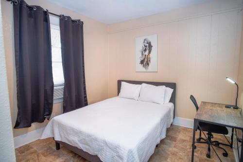 Virginia #A Cozy 2BA/1BA near Downtown Sleeps 8 in San Antonio, USA